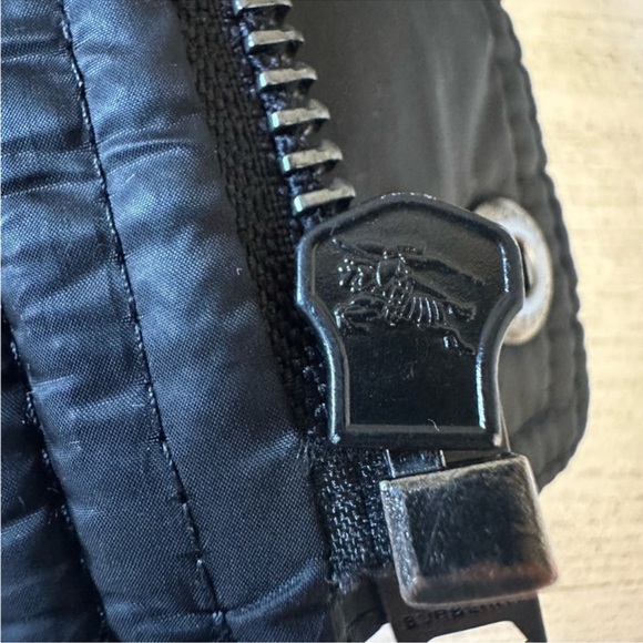 Authentic Burberry Boys 4Y Quilted Lightweight Windbreaker
Jacket Black - Picture 9 of 11